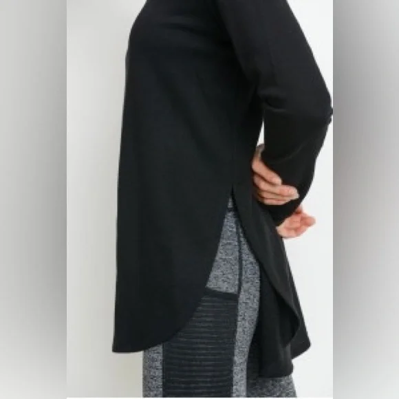 NWT Long sleeve slit top - Picture 5 of 5